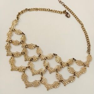 Vintage style gold-toned scallop wings statement necklace